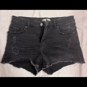 Black H&M women’s denim shorts.